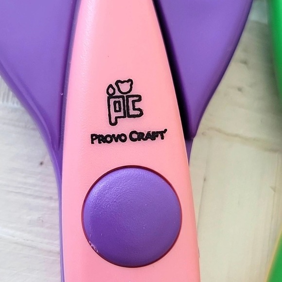 Provo Craft Lot of 6 Different Crafting Scissors with 6 Different Patterns - Picture 9 of 11